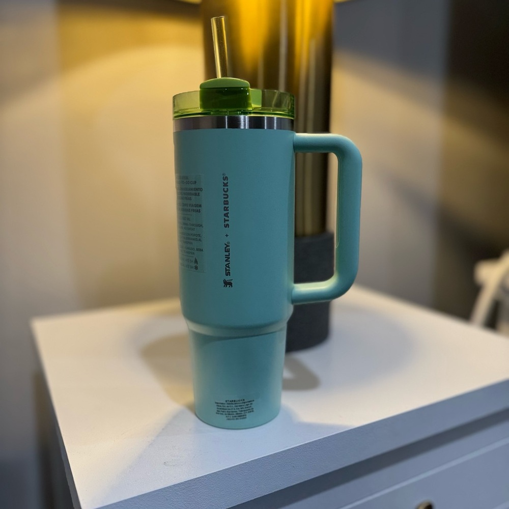 Stanley X Starbucks 30oz “apricot” Mexico Exclusive UNRELEASED